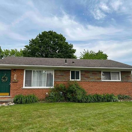 Cozy Bungalow In Madison Heights Exterior foto